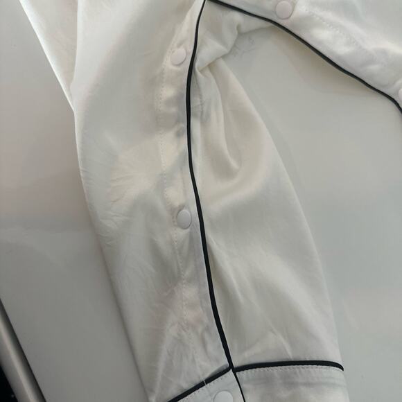 Silk blend pajama size 9-12 months unisex white w/black trim - Picture 6 of 11